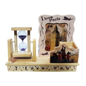 قاب عکس به همراه جامدادی و ساعت شنی